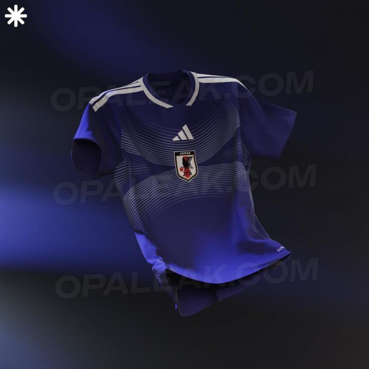 日本队2026世界杯主场球衣谍照：正面有白色波浪条纹